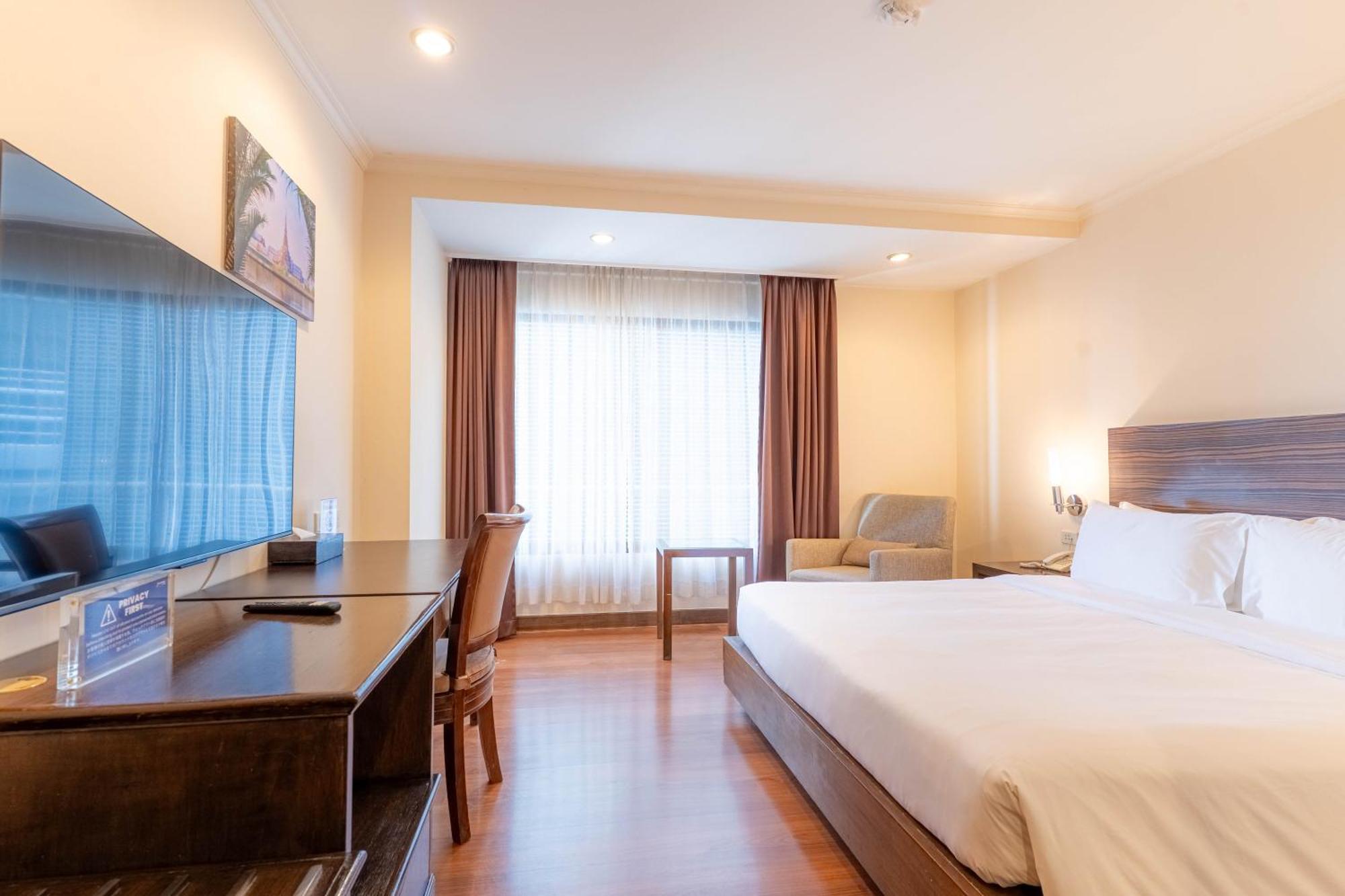 Journeyhub Sukhumvit 26, Bangkok - Formerly St James Hotel Luaran gambar
