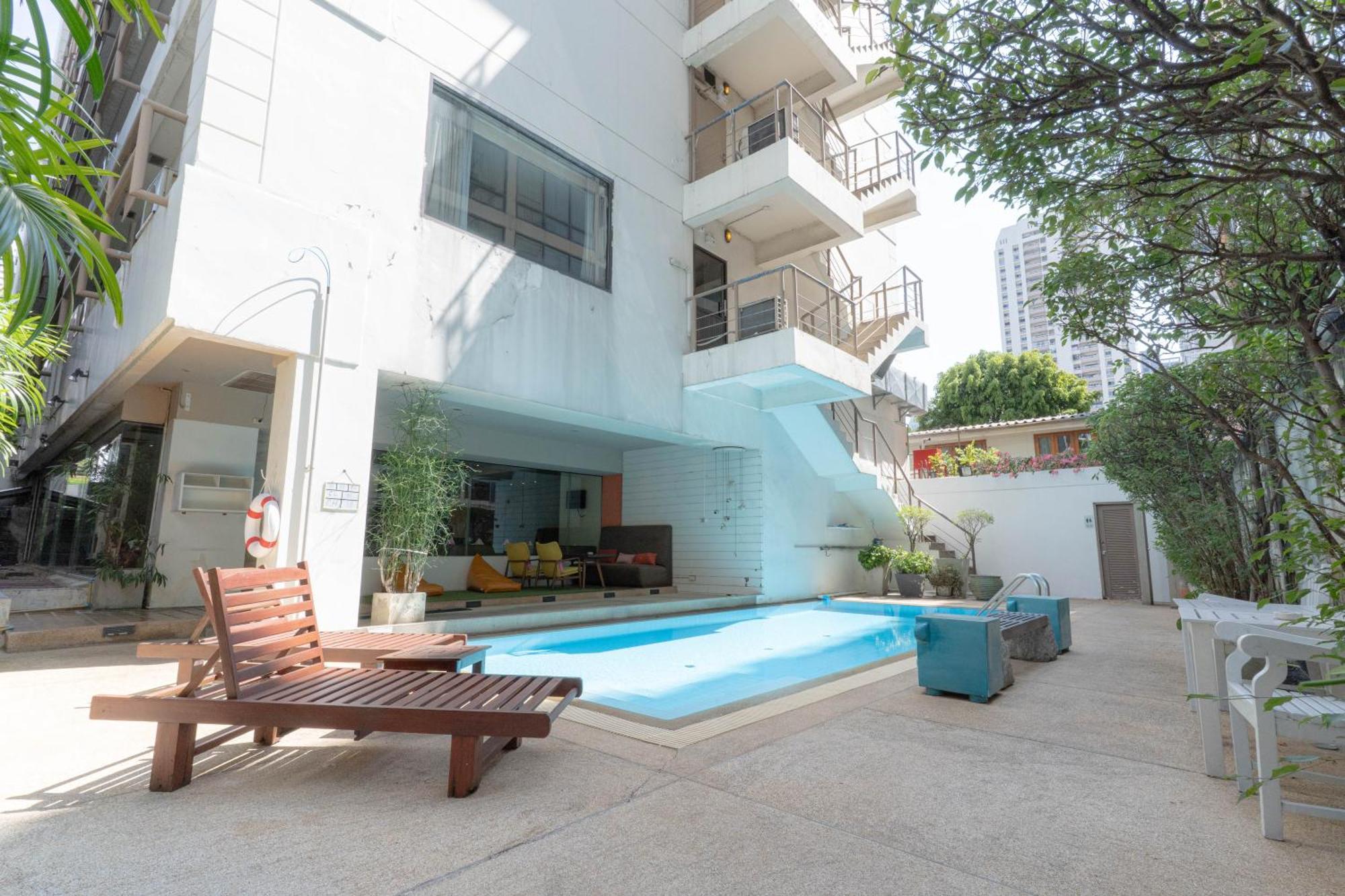 Journeyhub Sukhumvit 26, Bangkok - Formerly St James Hotel Luaran gambar