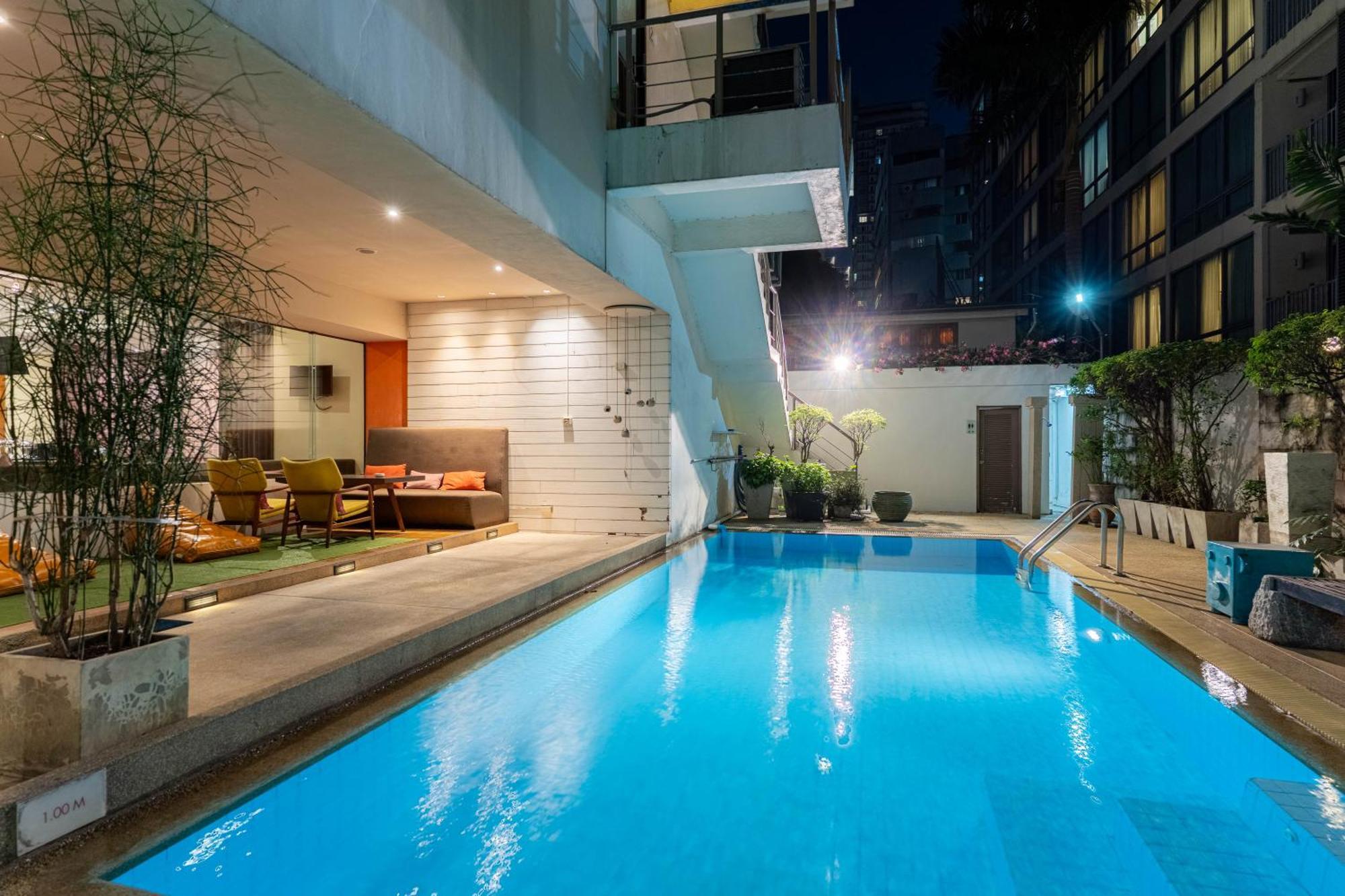 Journeyhub Sukhumvit 26, Bangkok - Formerly St James Hotel Luaran gambar